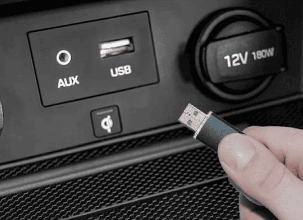 CarTvMate Maxを車両USBへ接続するイメージ