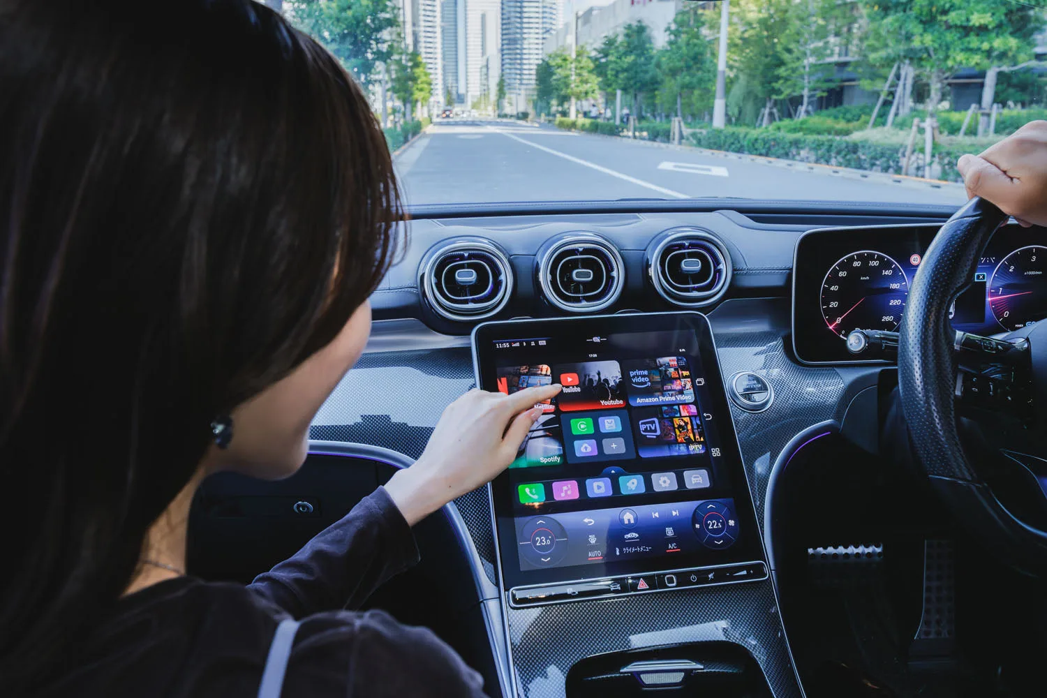 Play2Video Ultraでアプリを車載画面に表示するイメージ